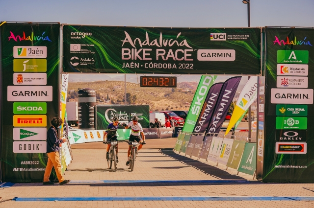 Seewald y Stosek, primeros líderes de Andalucía Bike Race by GARMIN