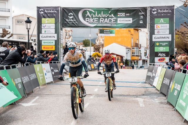 Wout Alleman and Hans Becking win in a very tight sprint on the first stage